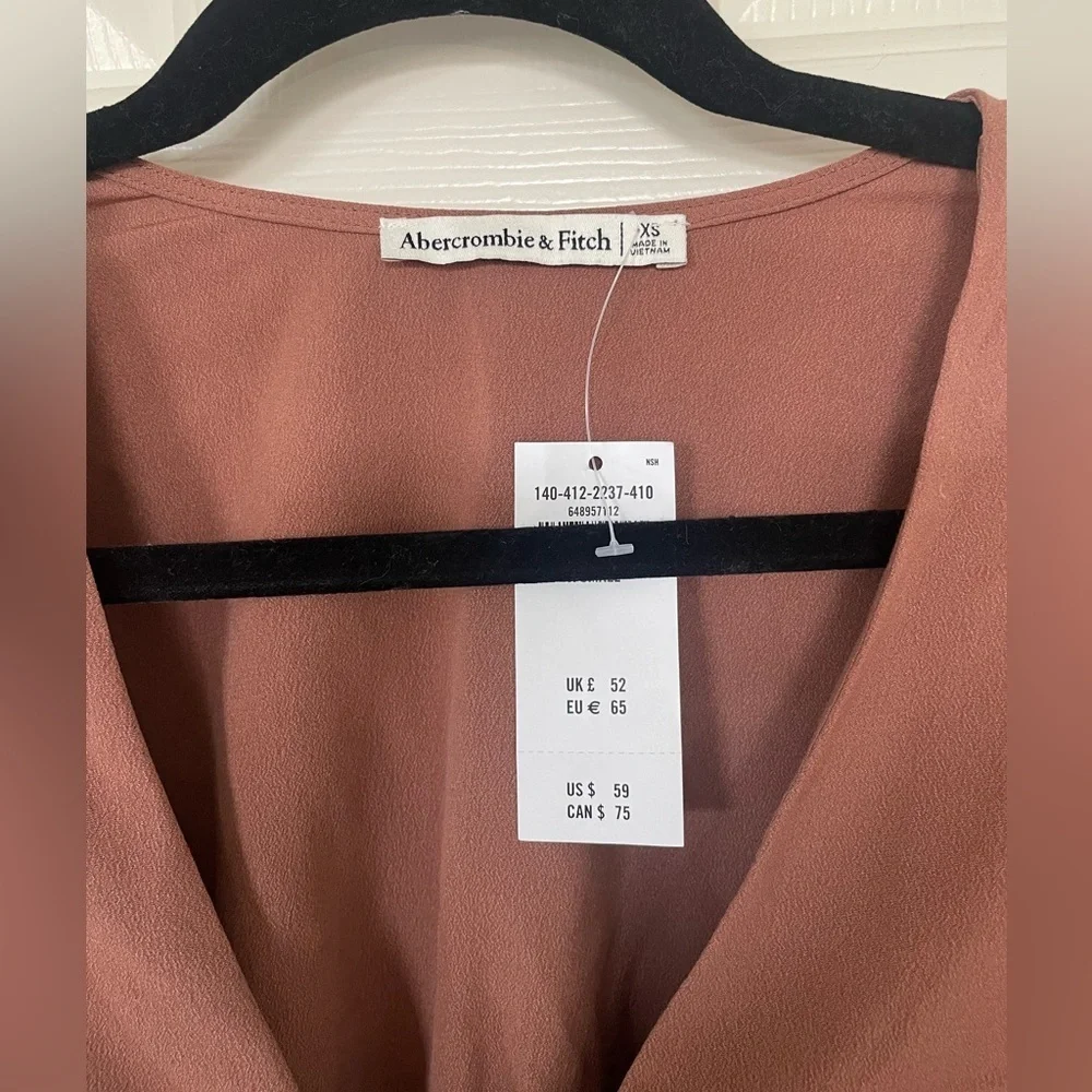 Abercrombie & Fitch V-neck cropped blouse XS - Picture 2 of 6